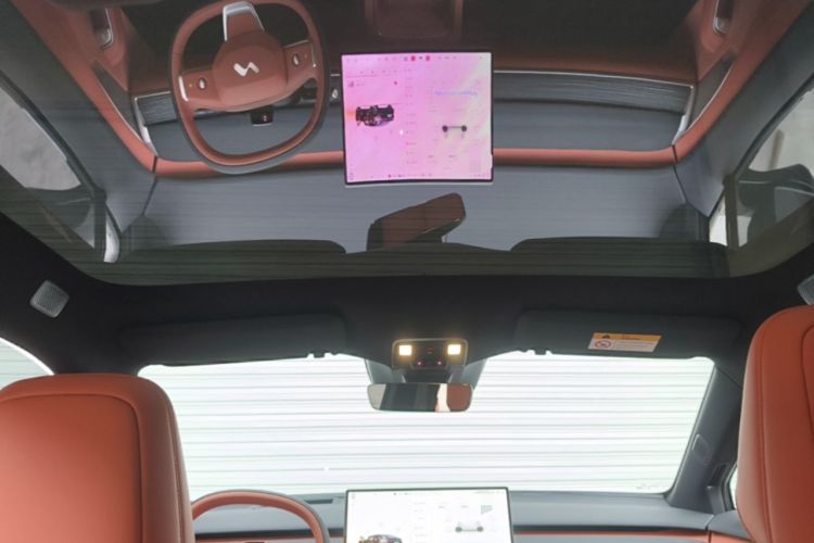 Used ONVO L60 2025 Model—60 kWh All-Wheel-Drive Version Headliner