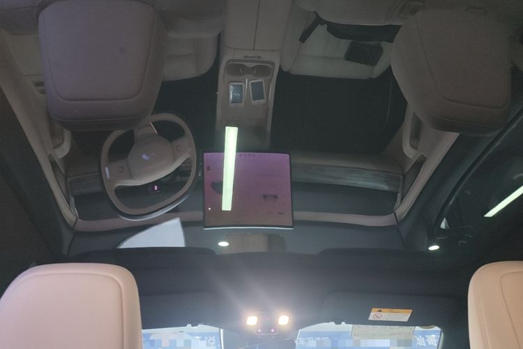 Used ONVO L60 2025 Model—60 kWh All-Wheel-Drive Version Headliner