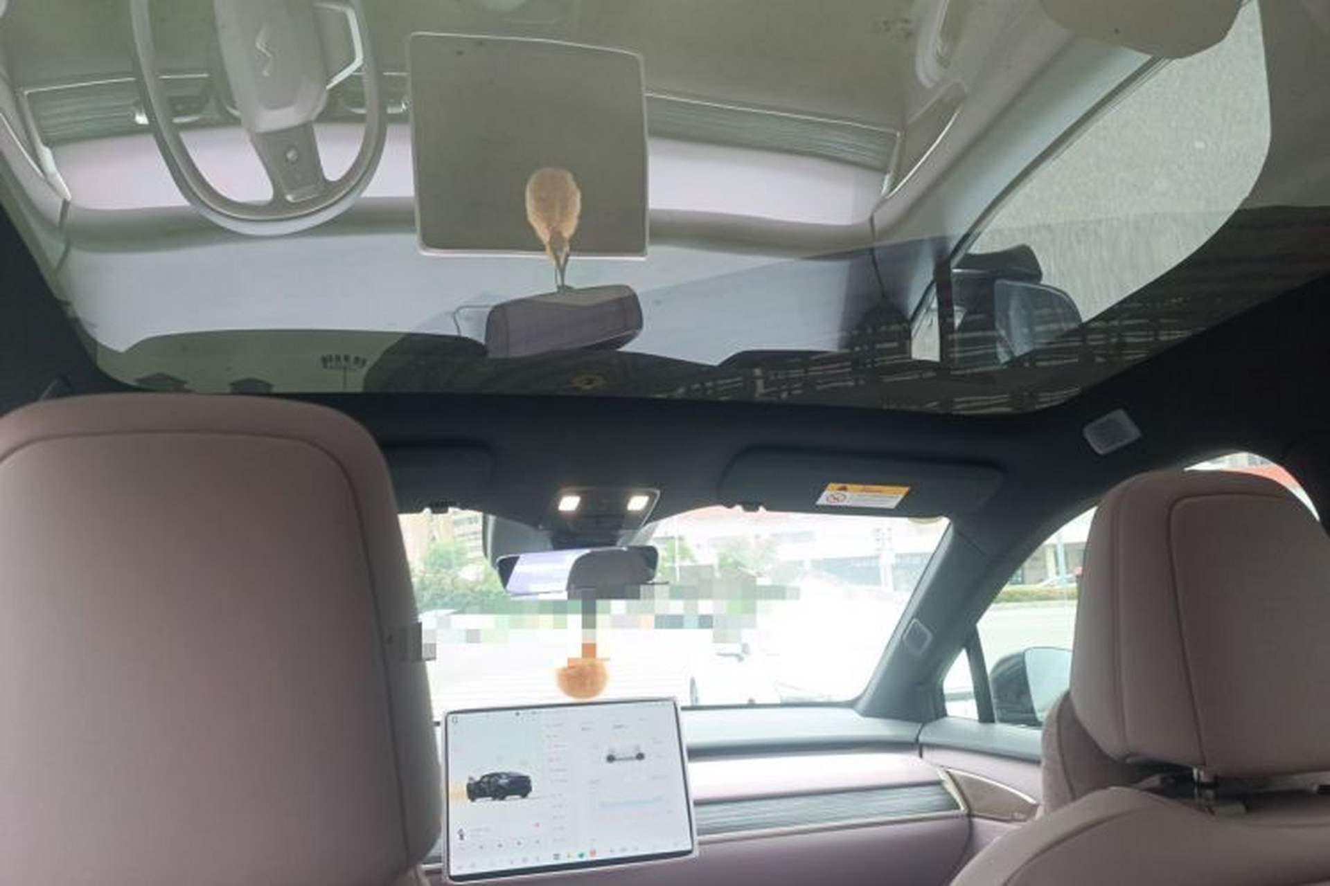 Used ONVO L60 2025 Model—60 kWh Rear-Wheel-Drive Version Headliner