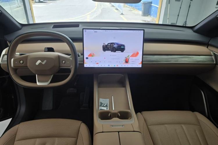 Used ONVO L60 2025 Model—60 kWh All-Wheel-Drive Version Interior 5