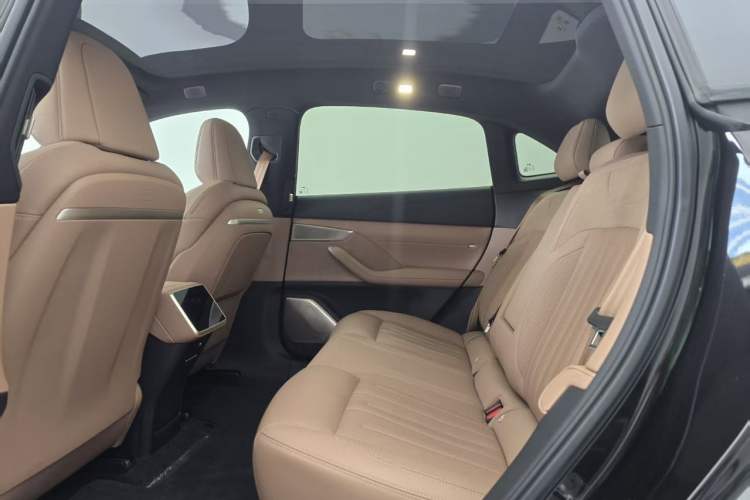 Used ONVO L60 2025 Model—60 kWh All-Wheel-Drive Version Interior 6