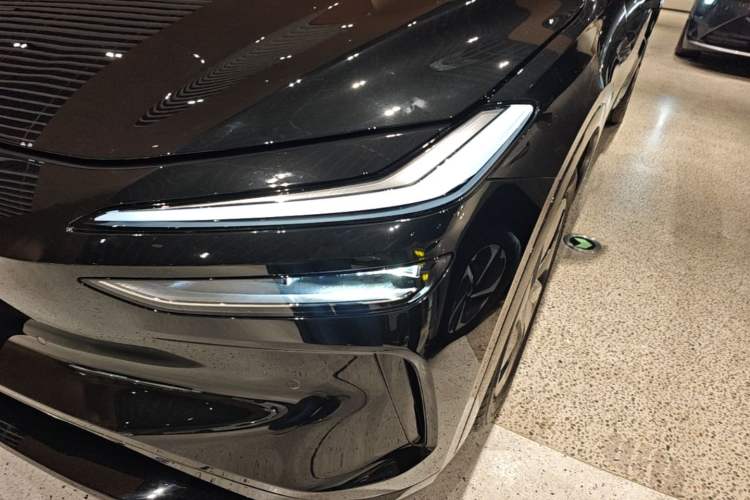 Used ONVO L60 2025 Model—60 kWh Rear-Wheel-Drive Version Left Front Headlight