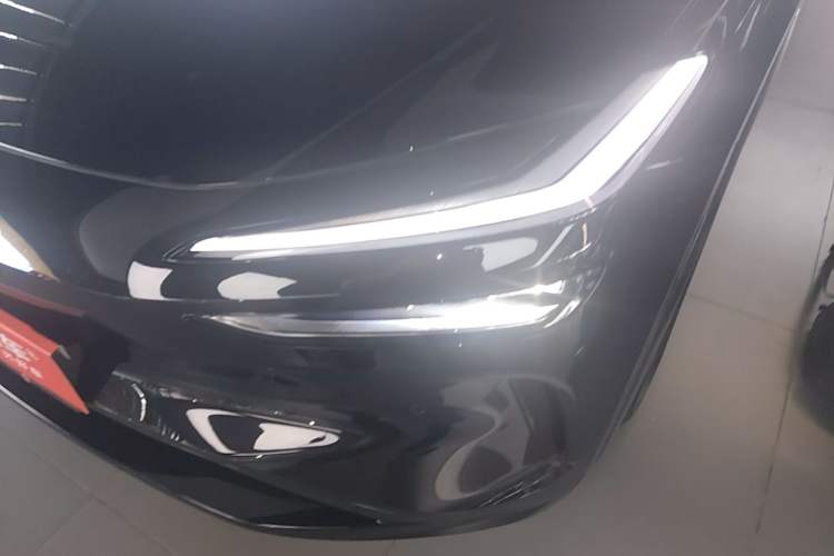 Used ONVO L60 2025 Model—60 kWh Rear-Wheel-Drive Version Left Front Headlight