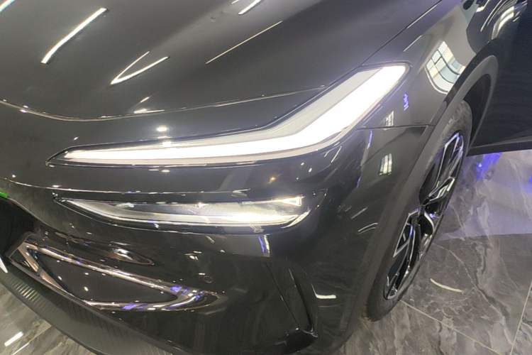 Used ONVO L60 2025 Model—60 kWh All-Wheel-Drive Version Left Front Headlight