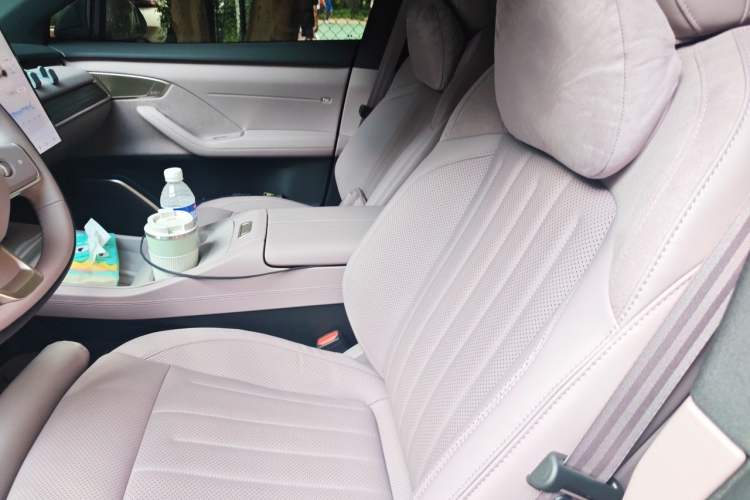 Used ONVO L60 2025 Model—60 kWh Rear-Wheel-Drive Version Left Front Seat