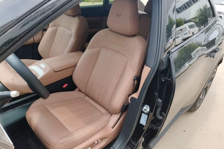 Used ONVO L60 2025 Model—60 kWh All-Wheel-Drive Version Left Front Seat