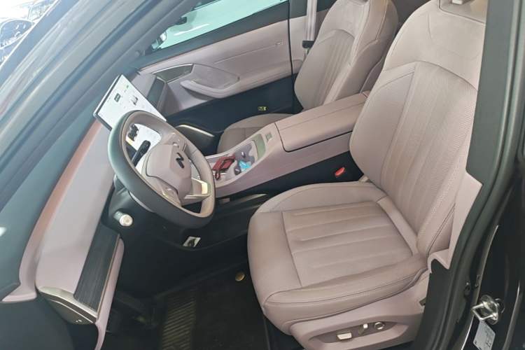 Used ONVO L60 2025 Model—60 kWh Rear-Wheel-Drive Version Left Front Seat