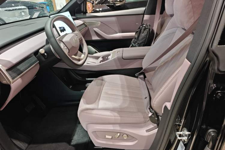 Used ONVO L60 2025 Model—60 kWh Rear-Wheel-Drive Version Left Front Seat
