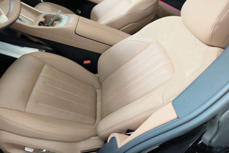 Used ONVO L60 2025 Model—60 kWh All-Wheel-Drive Version Left Front Seat
