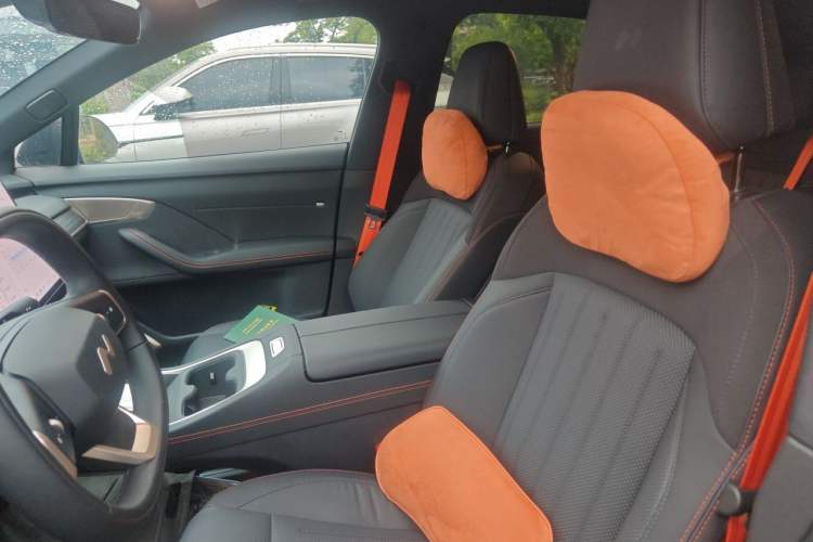 Used ONVO L60 2025 Model, 60kWh Black Knight Special Edition Left Front Seat