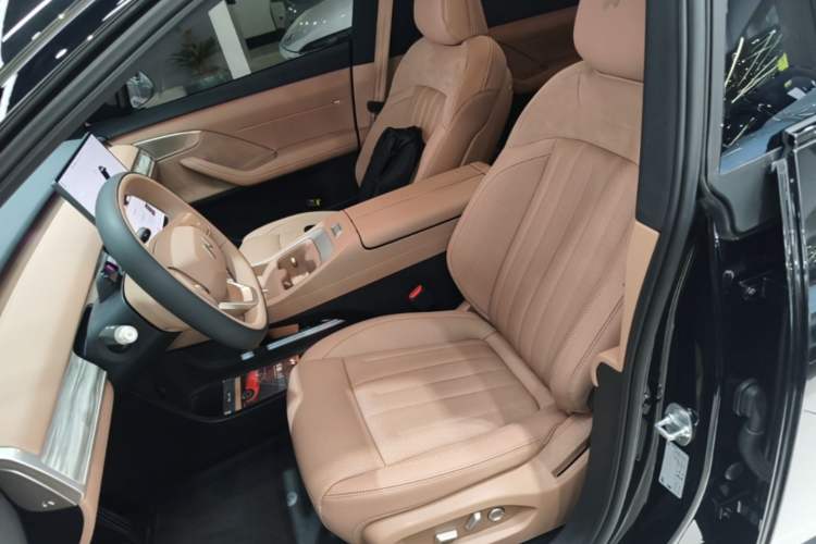 Used ONVO L60 2025 Model—60 kWh All-Wheel-Drive Version Left Front Seat
