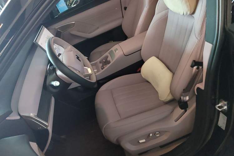 Used ONVO L60 2025 Model—85 kWh Rear-Wheel-Drive Version Left Front Seat