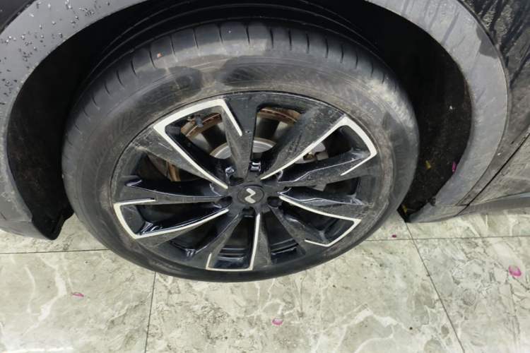Used ONVO L60 2025 Model—60 kWh All-Wheel-Drive Version Left Front Wheel Hub
