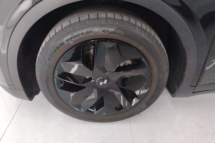 Used ONVO L60 2025 Model—60 kWh Rear-Wheel-Drive Version Left Front Wheel Hub
