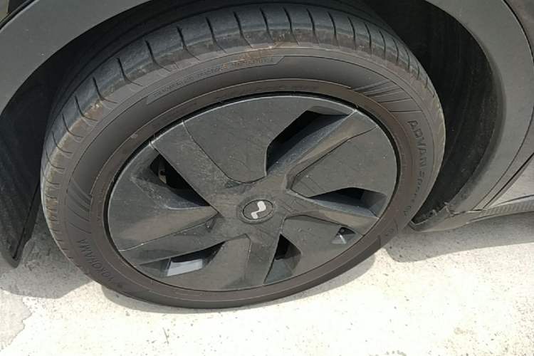 Used ONVO L60 2025 Model—60 kWh Rear-Wheel-Drive Version Left Front Wheel Hub