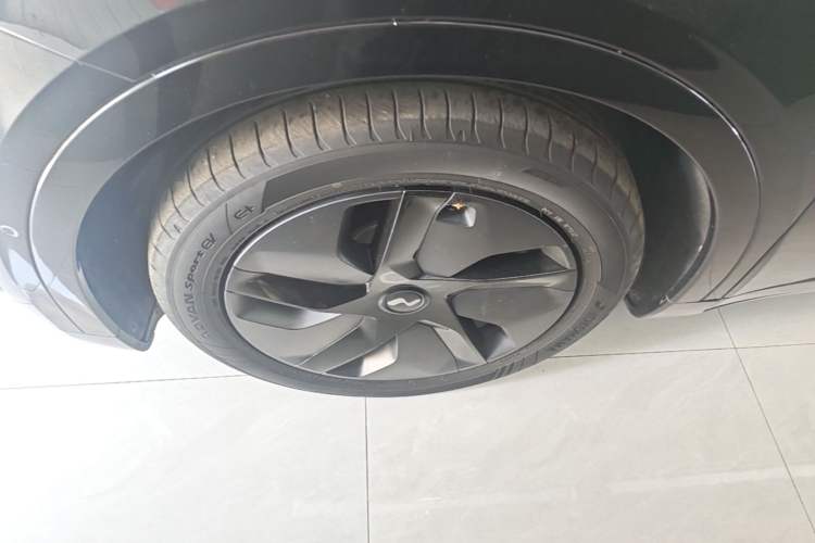 Used ONVO L60 2025 Model—60 kWh Rear-Wheel-Drive Version Left Front Wheel Hub