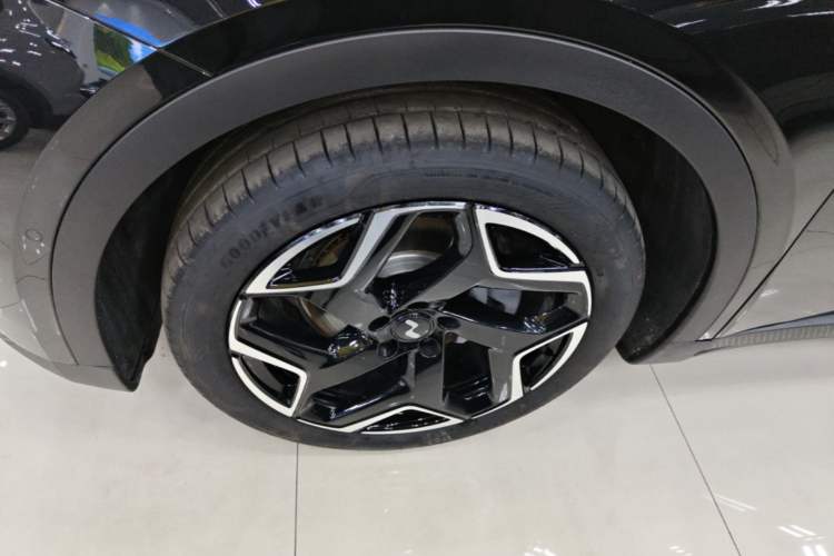 Used ONVO L60 2025 Model—60 kWh All-Wheel-Drive Version Left Front Wheel Hub