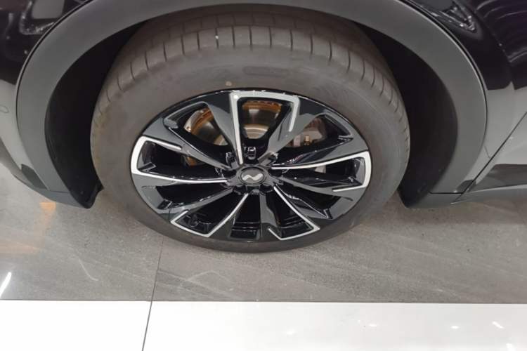 Used ONVO L60 2025 Model—60 kWh Rear-Wheel-Drive Version Left Front Wheel Hub