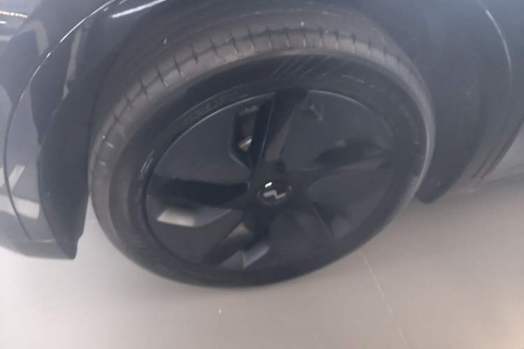 Used ONVO L60 2025 Model—60 kWh Rear-Wheel-Drive Version Left Front Wheel Hub