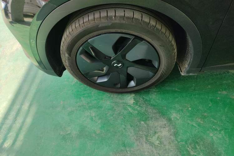 Used ONVO L60 2025 Model—60 kWh Rear-Wheel-Drive Version Left Front Wheel Hub