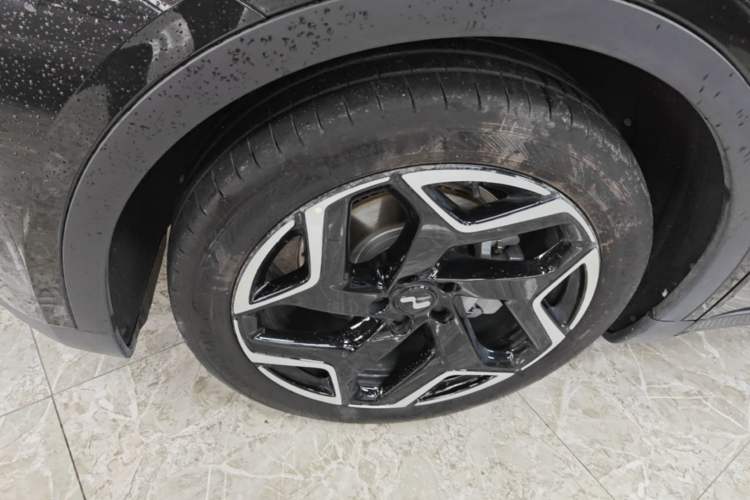 Used ONVO L60 2025 Model—60 kWh All-Wheel-Drive Version Left Front Wheel Hub