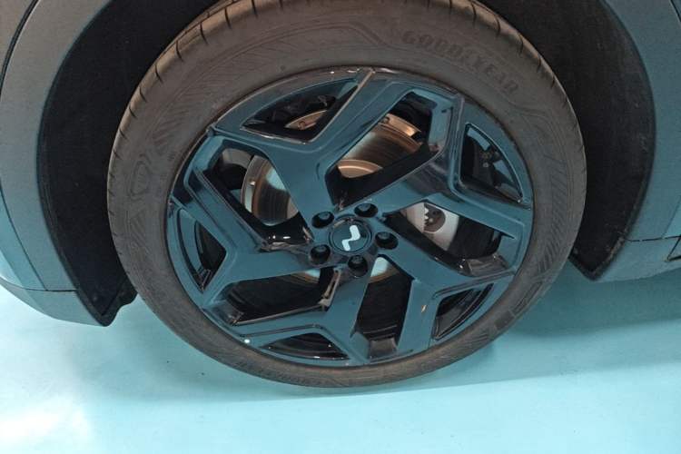 Used ONVO L60 2025 Model, 60kWh Black Knight Special Edition Left Front Wheel Hub