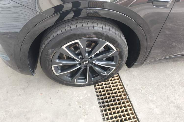 Used ONVO L60 2025 Model—60 kWh All-Wheel-Drive Version Left Front Wheel Hub