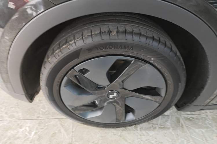 Used ONVO L60 2025 Model—60 kWh Rear-Wheel-Drive Version Left Front Wheel Hub