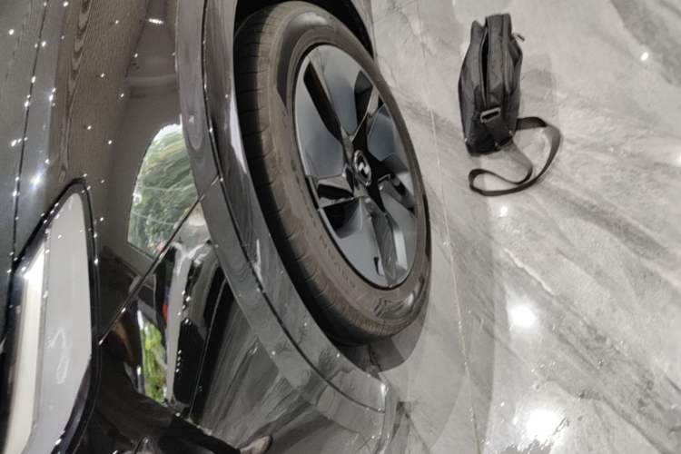 Used ONVO L60 2025 Model—60 kWh Rear-Wheel-Drive Version Left Front Wheel Hub