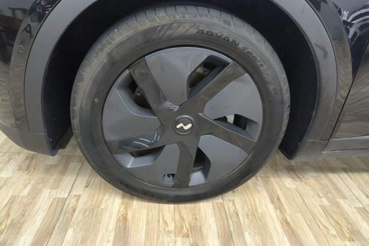 Used ONVO L60 2025 Model—60 kWh All-Wheel-Drive Version Left Front Wheel Hub