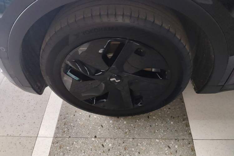 Used ONVO L60 2025 Model—85 kWh Rear-Wheel-Drive Version Left Front Wheel Hub