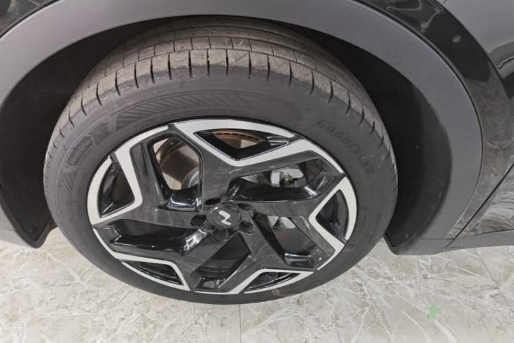 Used ONVO L60 2025 Model—60 kWh Rear-Wheel-Drive Version Left Front Wheel Hub