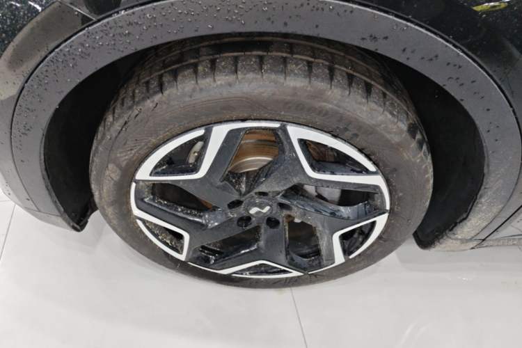 Used ONVO L60 2025 Model—60 kWh All-Wheel-Drive Version Left Front Wheel Hub