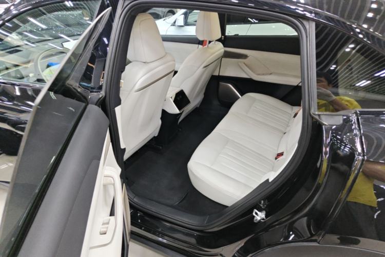 Used ONVO L60 2025 Model—60 kWh All-Wheel-Drive Version Left Rear Seat