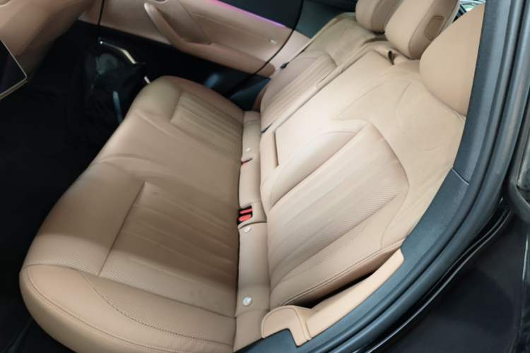 Used ONVO L60 2025 Model—60 kWh All-Wheel-Drive Version Left Rear Seat