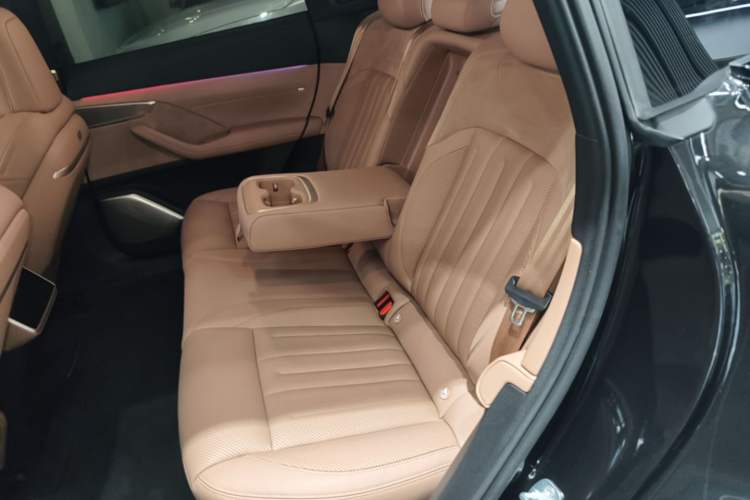 Used ONVO L60 2025 Model—60 kWh All-Wheel-Drive Version Left Rear Seat