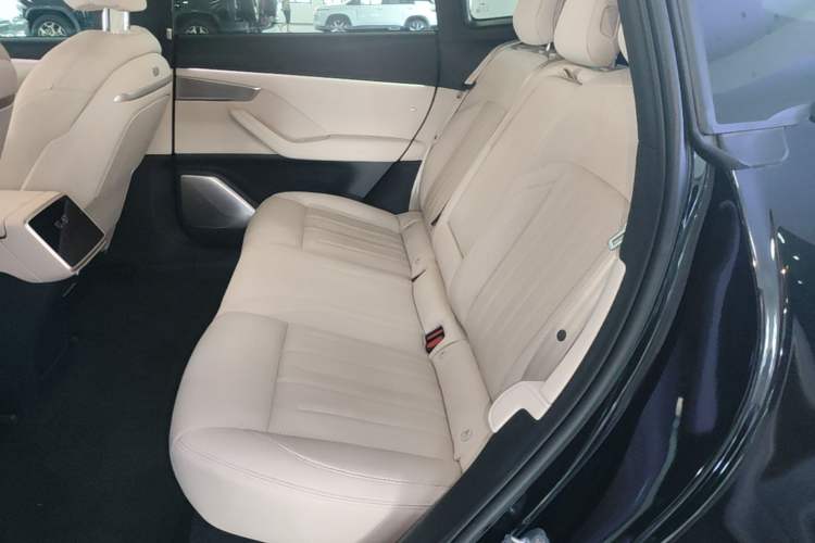 Used ONVO L60 2025 Model—60 kWh All-Wheel-Drive Version Left Rear Seat