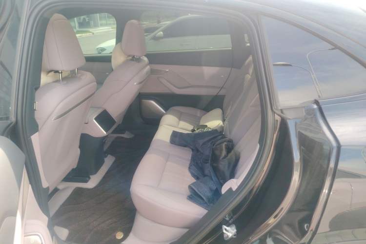 Used ONVO L60 2025 Model—85 kWh Rear-Wheel-Drive Version Left Rear Seat