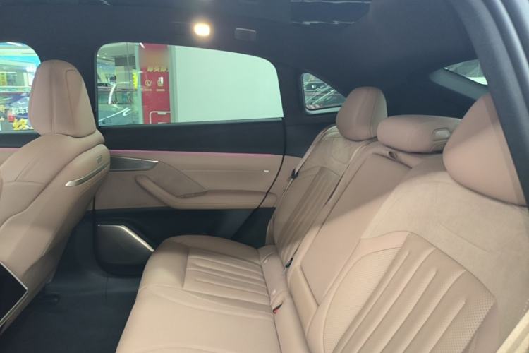 Used ONVO L60 2025 Model—60 kWh All-Wheel-Drive Version Left Rear Seat