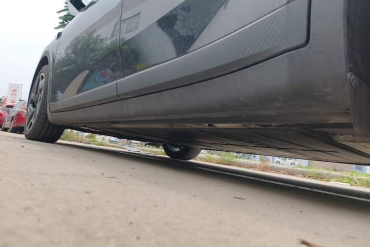 Used ONVO L60 2025 Model—60 kWh All-Wheel-Drive Version Left Side Sill