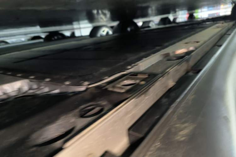 Used ONVO L60 2025 Model—60 kWh All-Wheel-Drive Version Left Side Sill