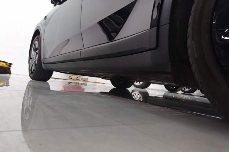Used ONVO L60 2025 Model—60 kWh Rear-Wheel-Drive Version Left Side Sill