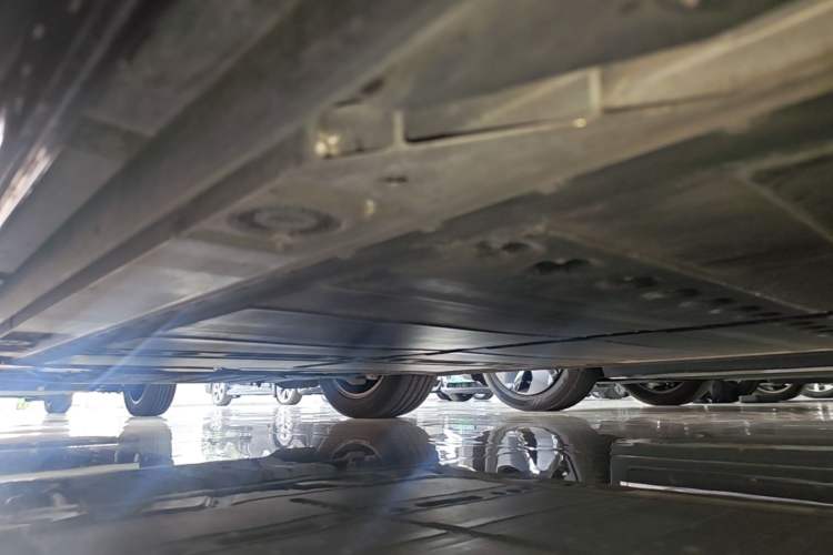 Used ONVO L60 2025 Model—60 kWh Rear-Wheel-Drive Version Left Side Sill