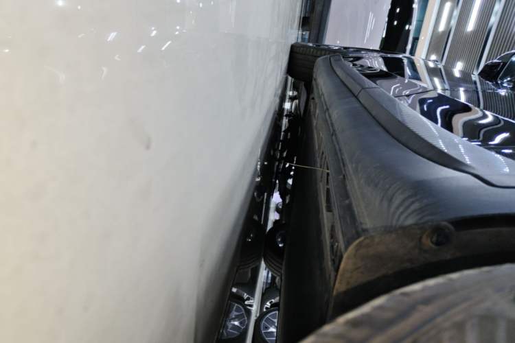 Used ONVO L60 2025 Model—60 kWh All-Wheel-Drive Version Left Side Sill