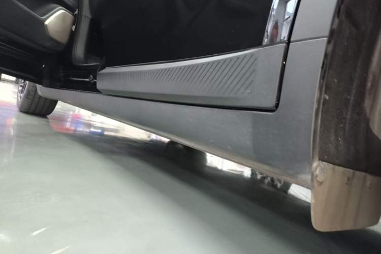Used ONVO L60 2025 Model—60 kWh Rear-Wheel-Drive Version Left Side Sill