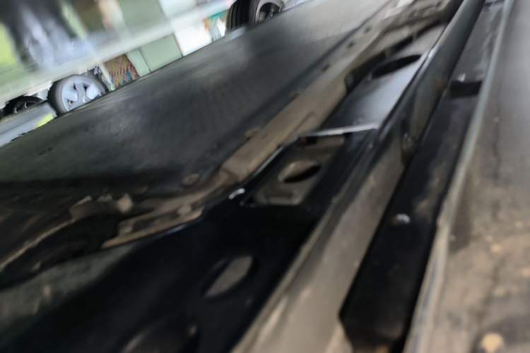 Used ONVO L60 2025 Model—60 kWh All-Wheel-Drive Version Left Side Sill