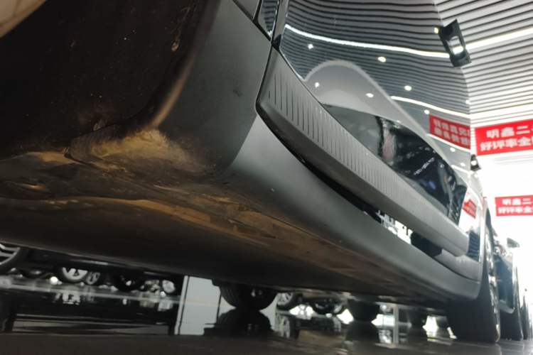 Used ONVO L60 2025 Model—60 kWh Rear-Wheel-Drive Version Left Side Sill