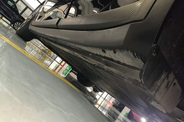 Used ONVO L60 2025 Model—85 kWh Rear-Wheel-Drive Version Left Side Sill