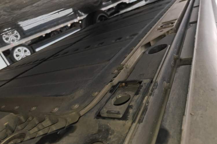 Used ONVO L60 2025 Model—60 kWh All-Wheel-Drive Version Left Side Sill