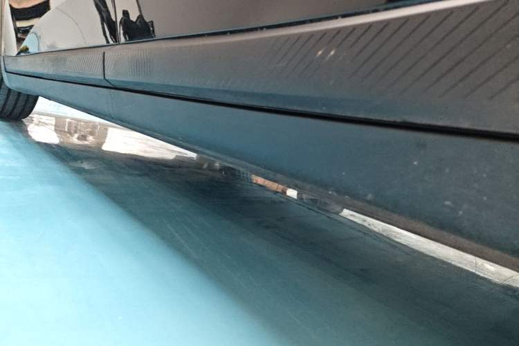 Used ONVO L60 2025 Model, 60kWh Black Knight Special Edition Left Side Sill